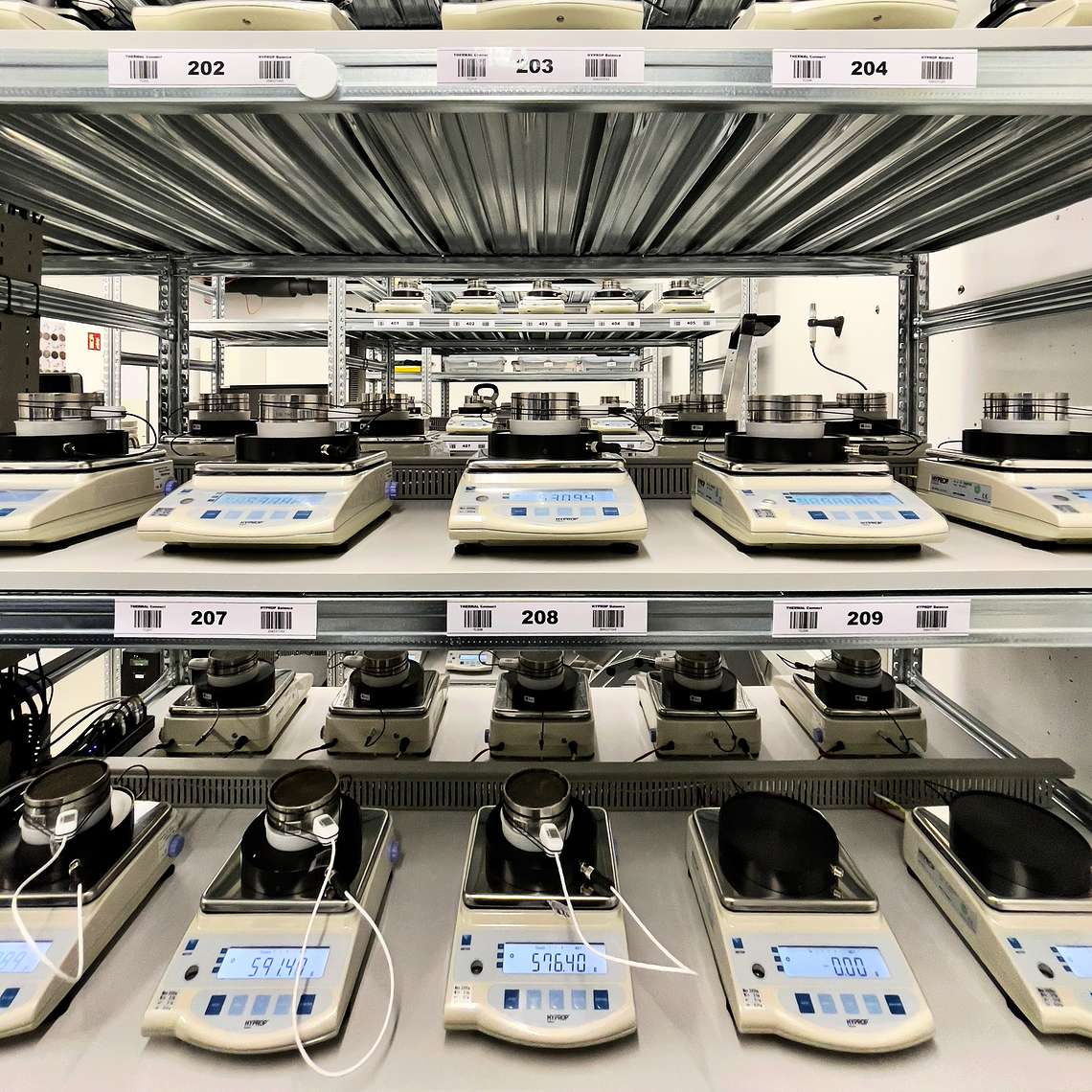 Multiple VARIOS instruments on shelving, automatically measuring thermal dryout curves