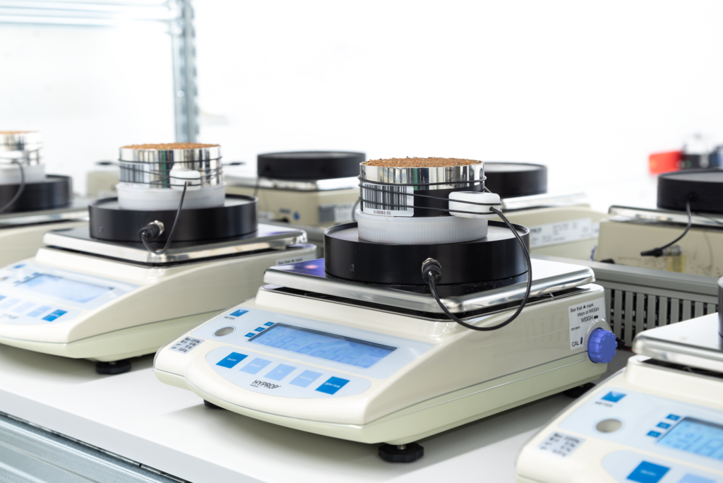 A photograph of several SuedLink soil samples in the VARIOS